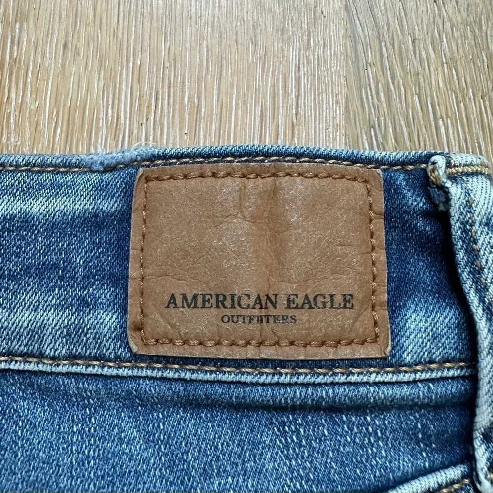 American Eagle Distressed Cutoff Jean Shorts w/Lace Appliqué - Size 8